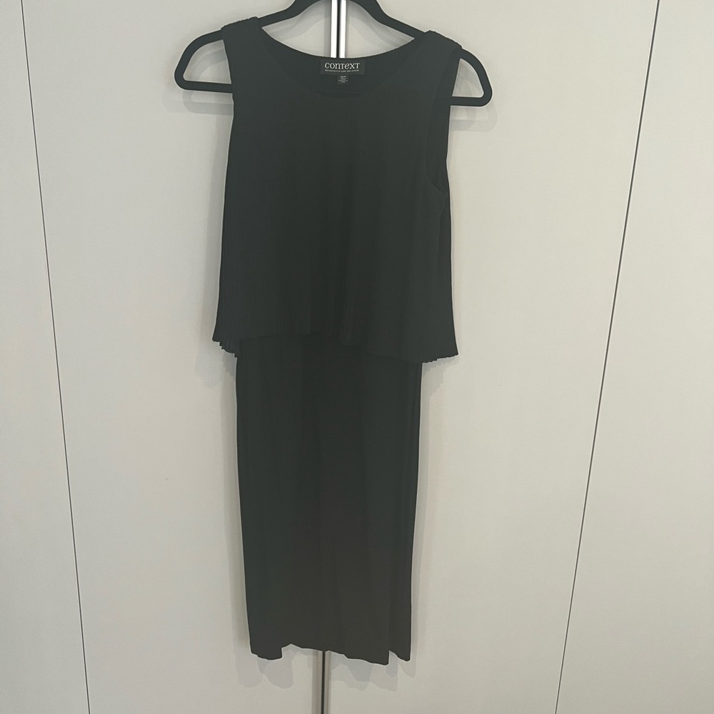 Knee sleeve sleeveless jersey material dress chiffon pleated over layer top